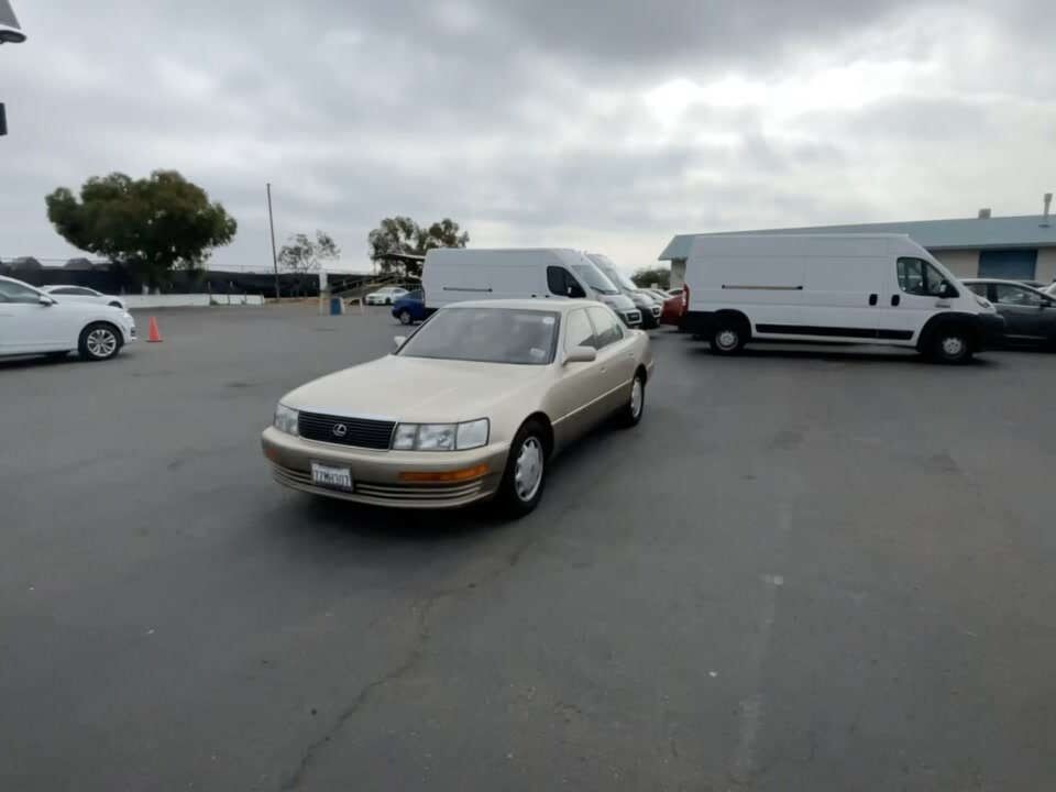 Lexus LS