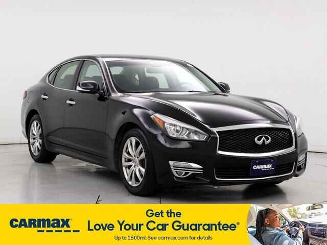 Infiniti Q70