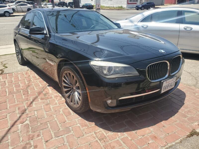 BMW 740i