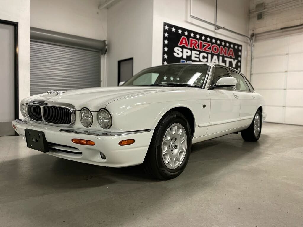 Jaguar XJ8
