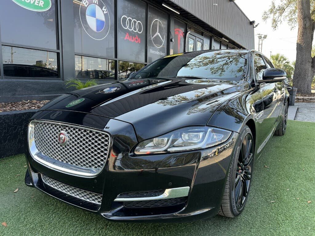 Jaguar XJ