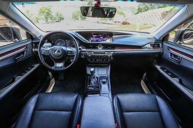 2016 Lexus ES
