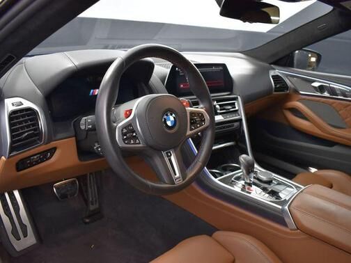 2022 BMW M8