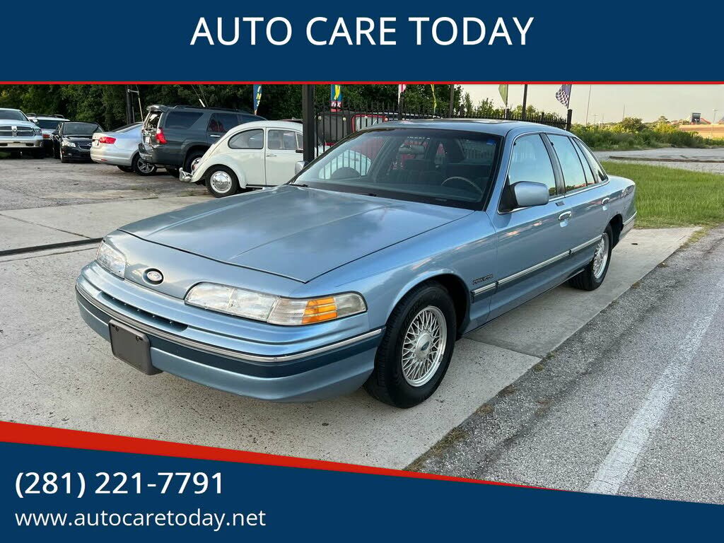 Ford Crown Victoria