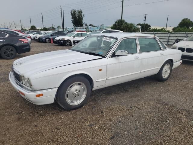 Jaguar XJ6