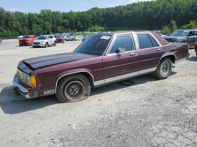 Ford Crown Victoria
