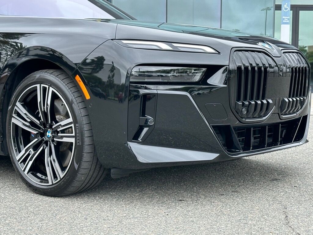 2023 BMW 760i