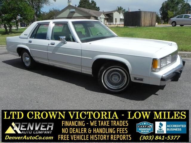 Ford Crown Victoria