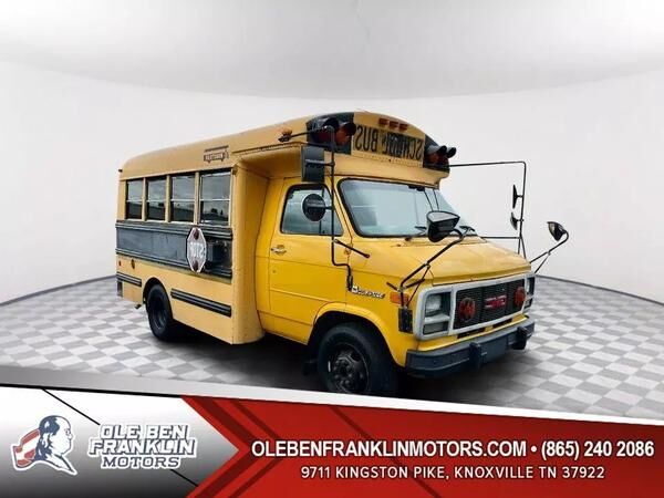 GMC Cutaway Van