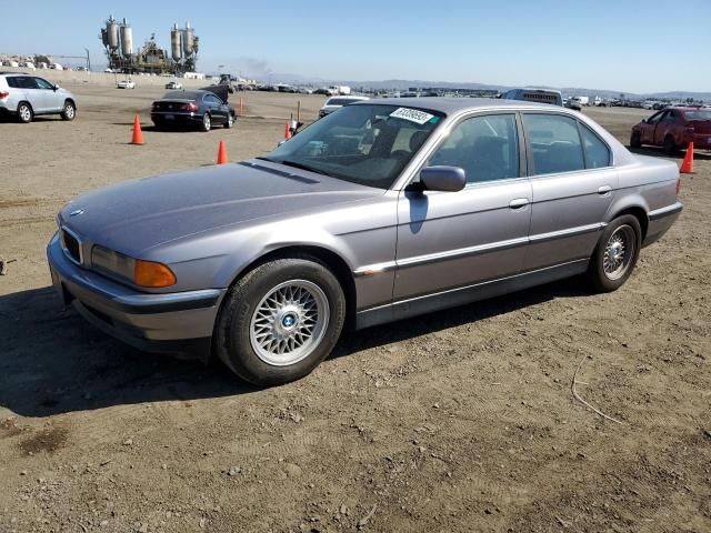 BMW 740i