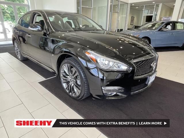 Infiniti Q70
