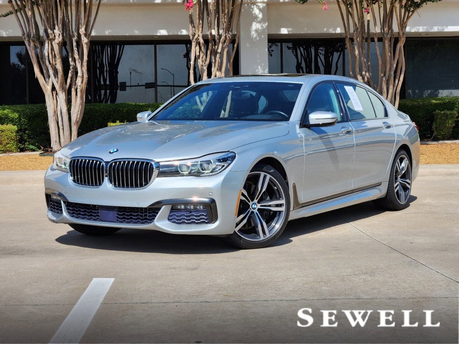 BMW 740i