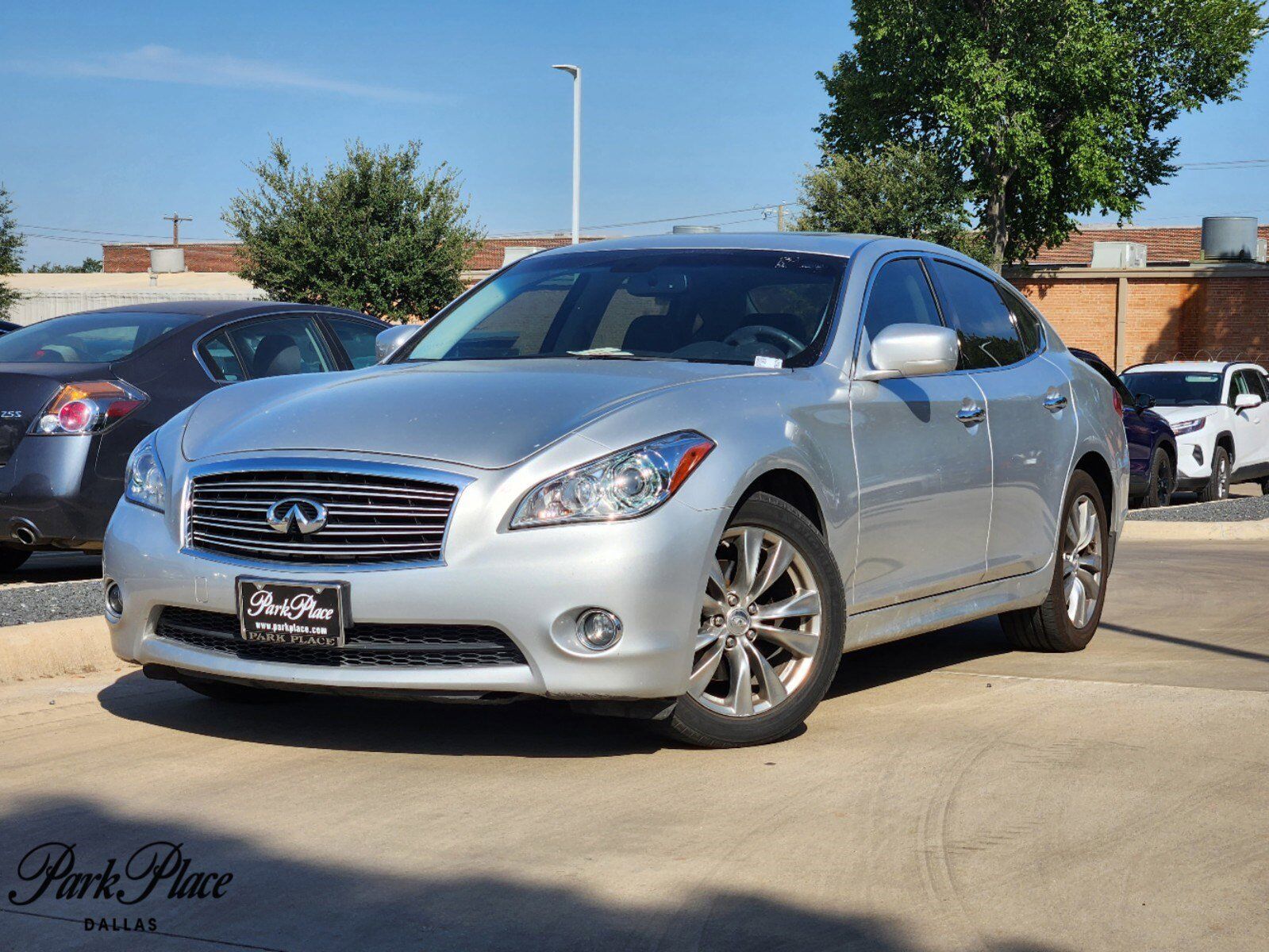 Infiniti M56