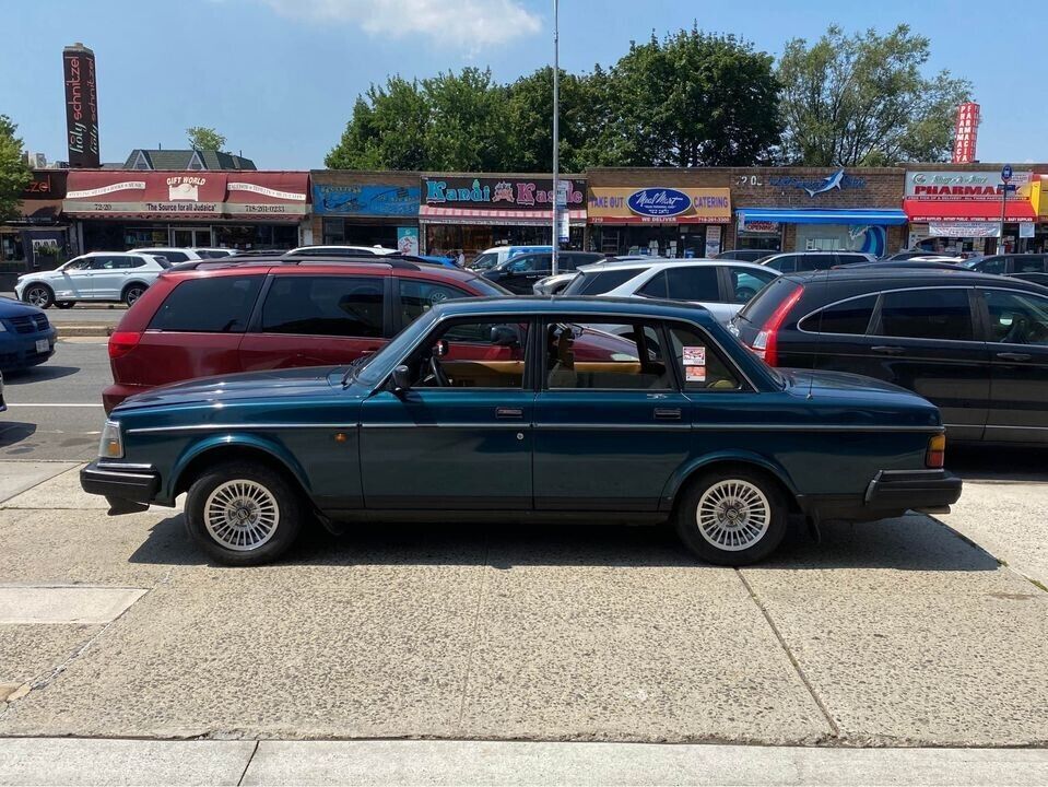 Volvo 240 Series
