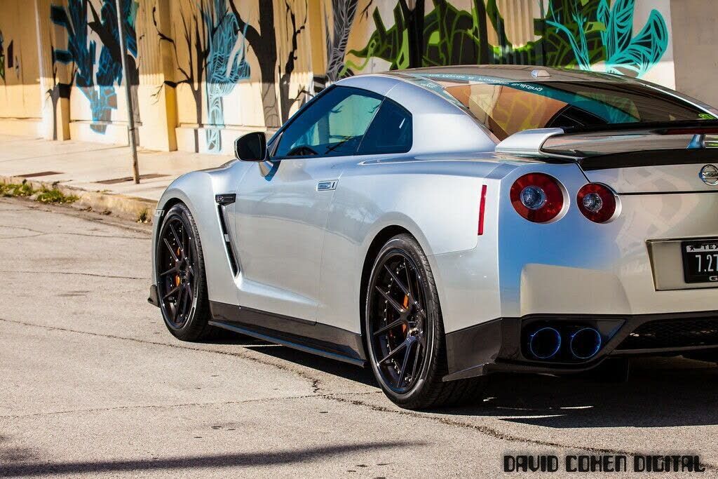 Nissan GT-R