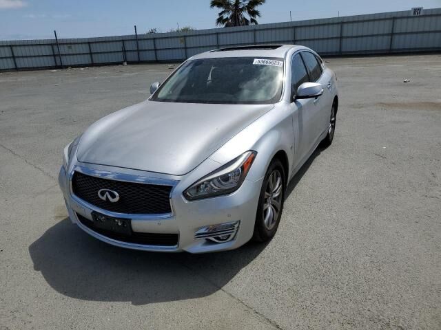 Infiniti Q70