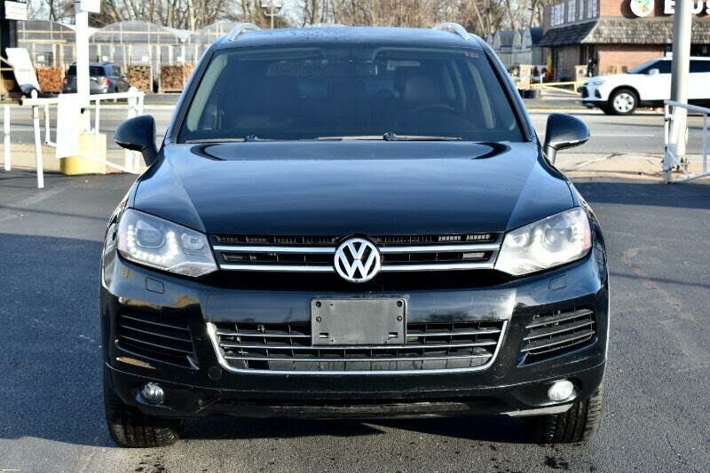 2011 VOLKSWAGEN Touareg