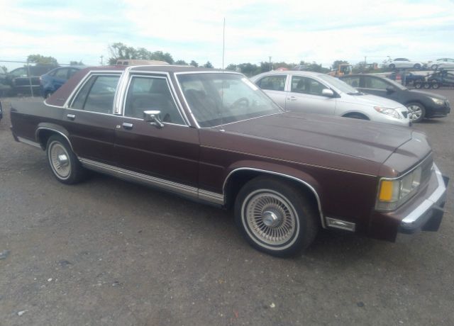 Ford Crown Victoria