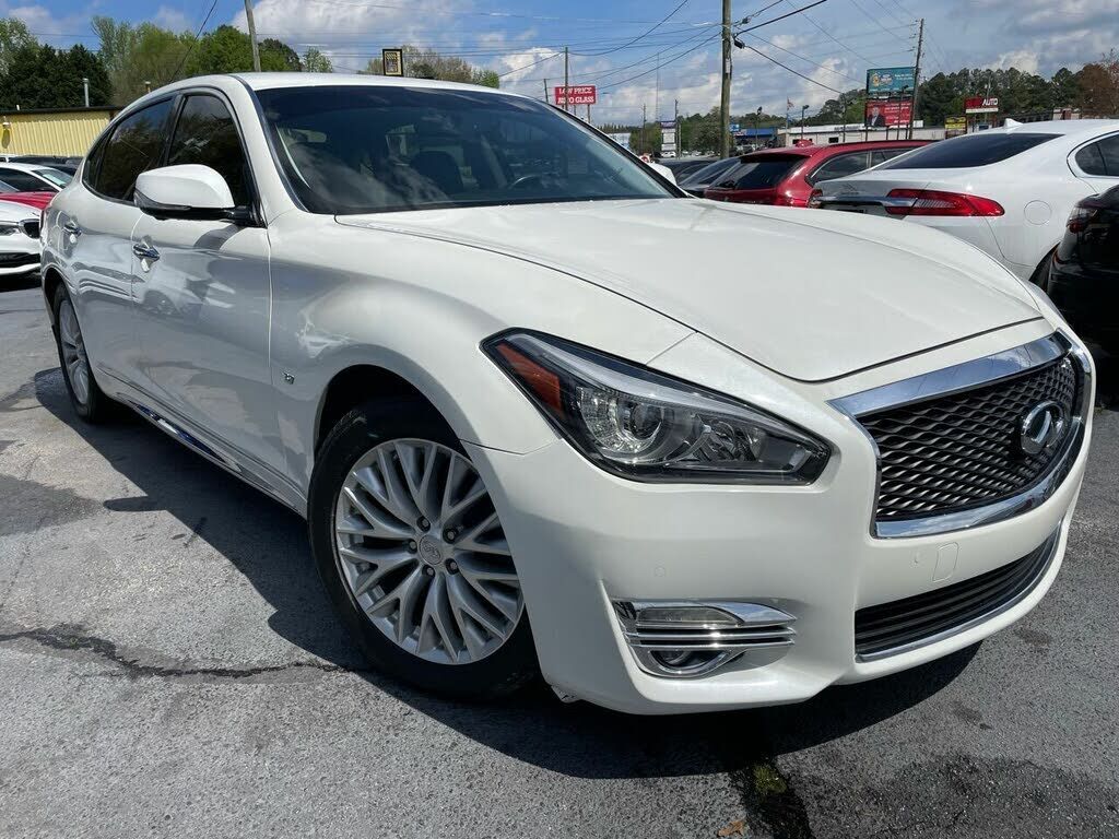 Infiniti Q70L