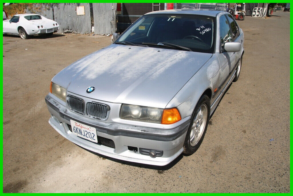 BMW 328i