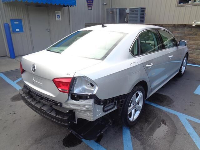2013 VOLKSWAGEN Passat