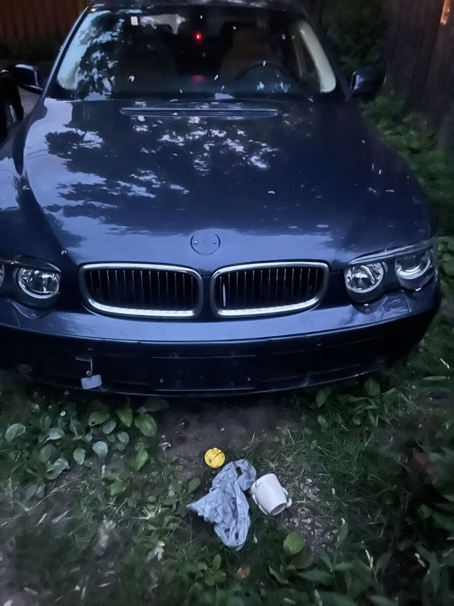 BMW 745i