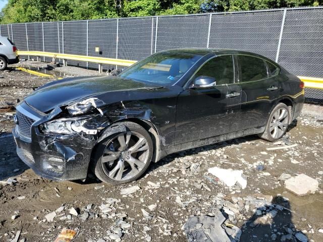 Infiniti Q70