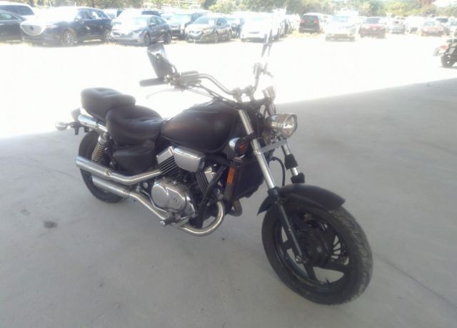 Honda VF750C (MAGNA)