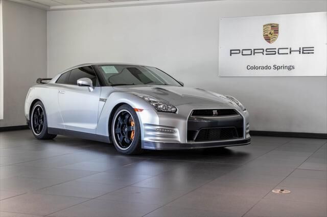 Nissan GT-R