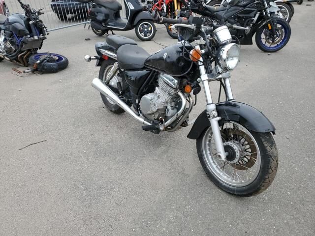 Suzuki GZ250
