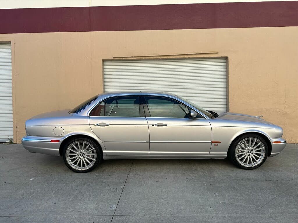 Jaguar XJR
