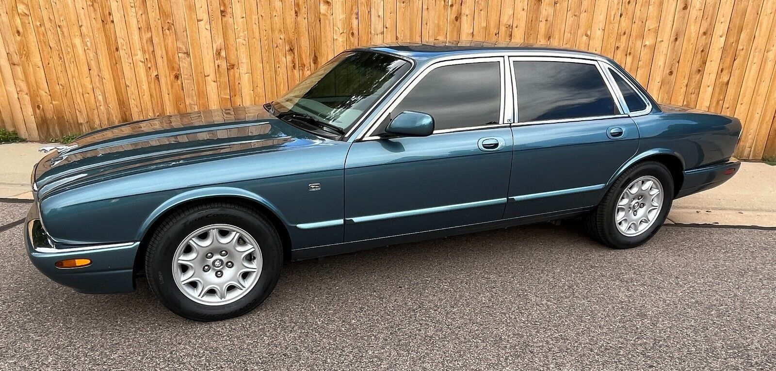 Jaguar XJ