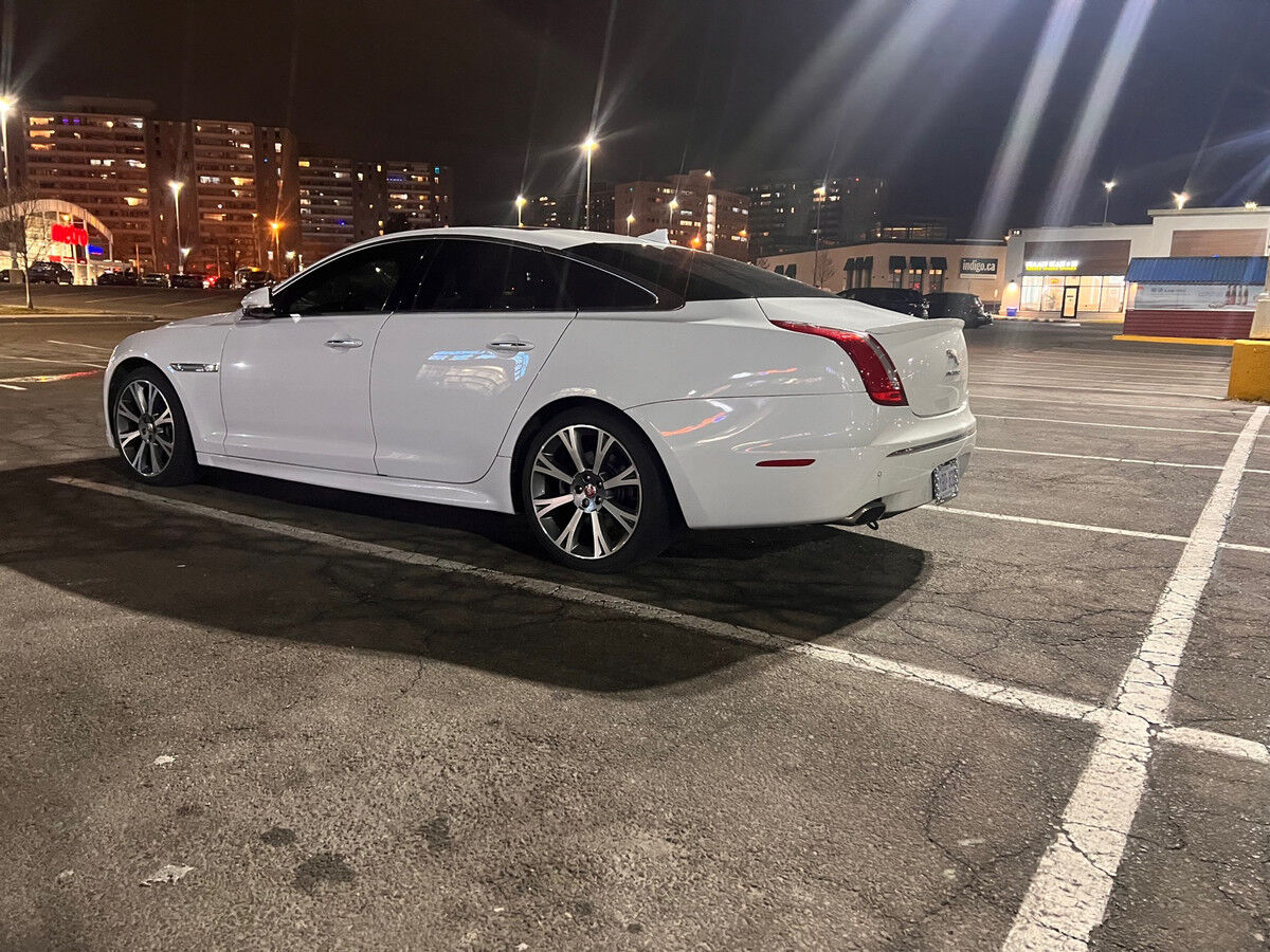 Jaguar XJ