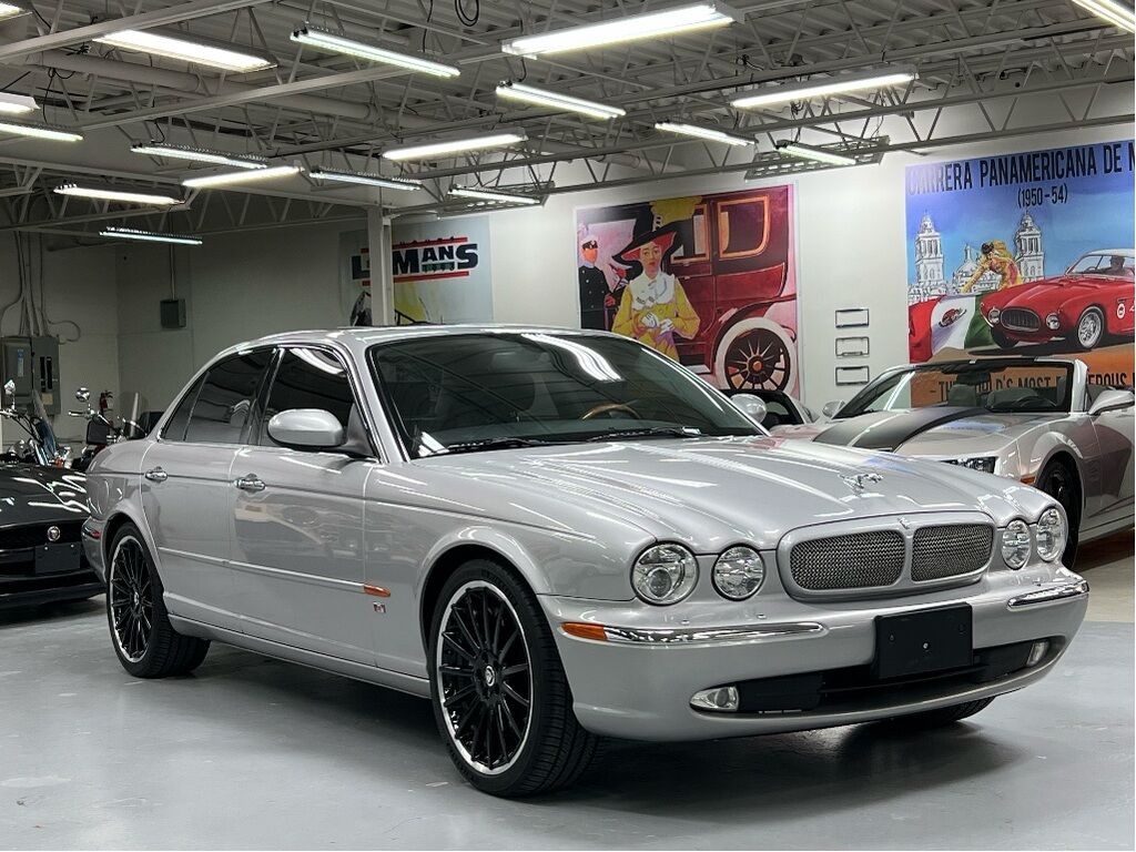 Jaguar XJR