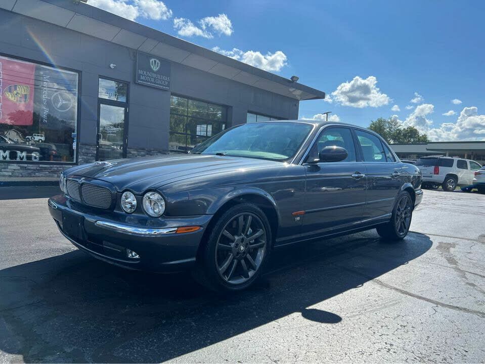 Jaguar XJR