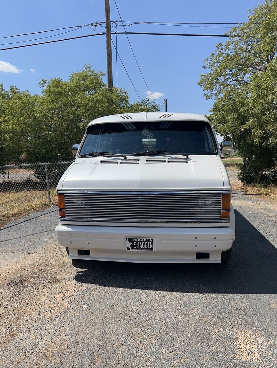 Dodge Ram Van