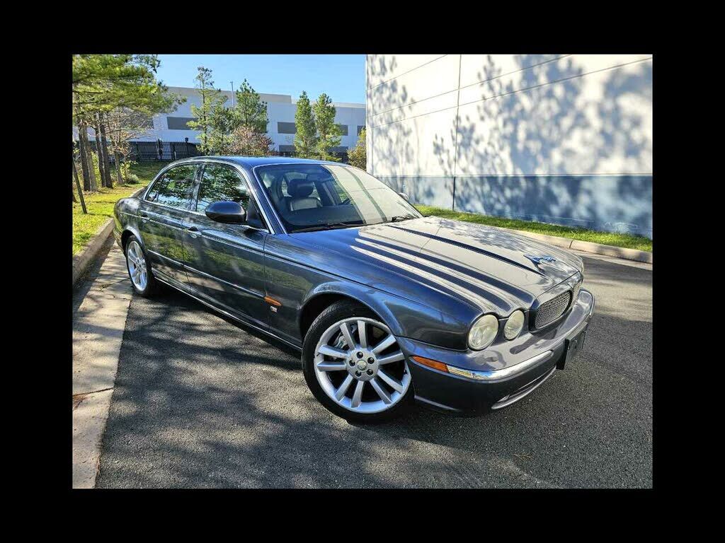 Jaguar XJR
