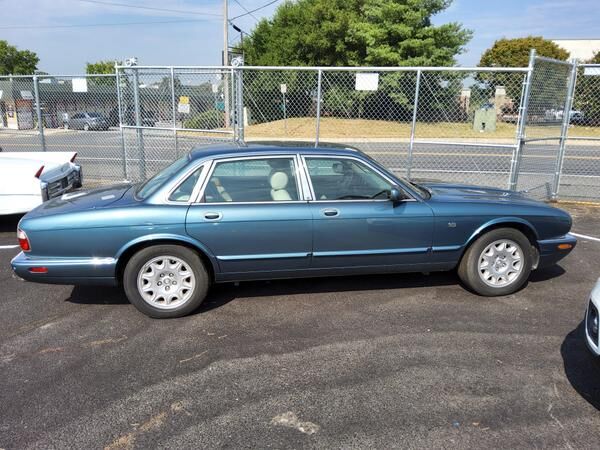 Jaguar XJ8