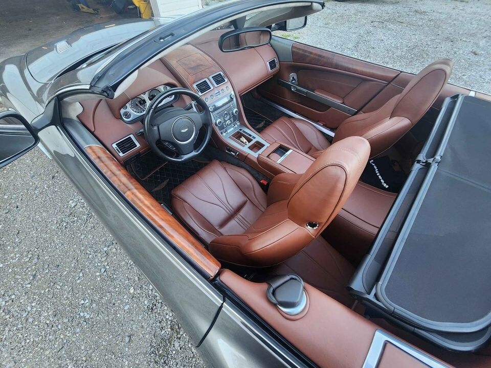 Aston Martin DB9