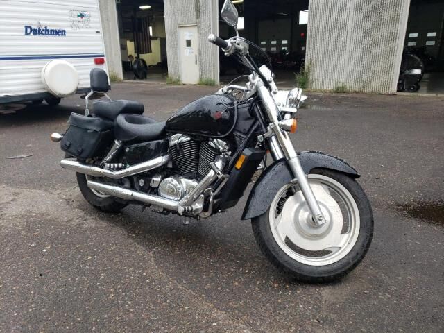 Honda VT1100C2 (SHADOW SABRE)