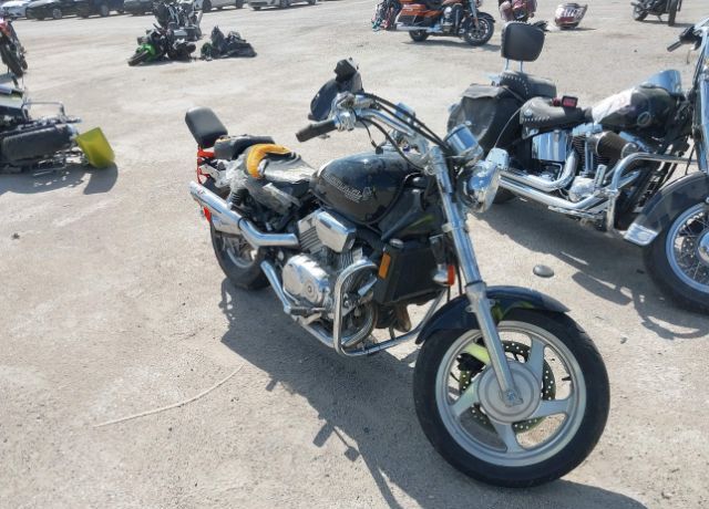 Honda VF750C (MAGNA)