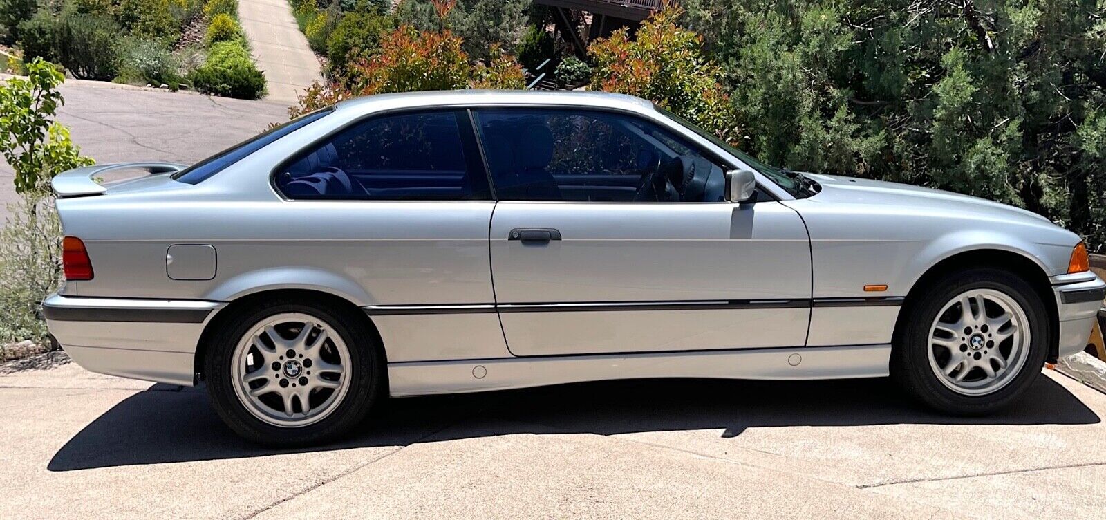 BMW 323is