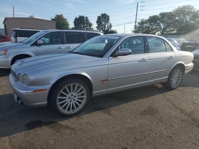 Jaguar XJR