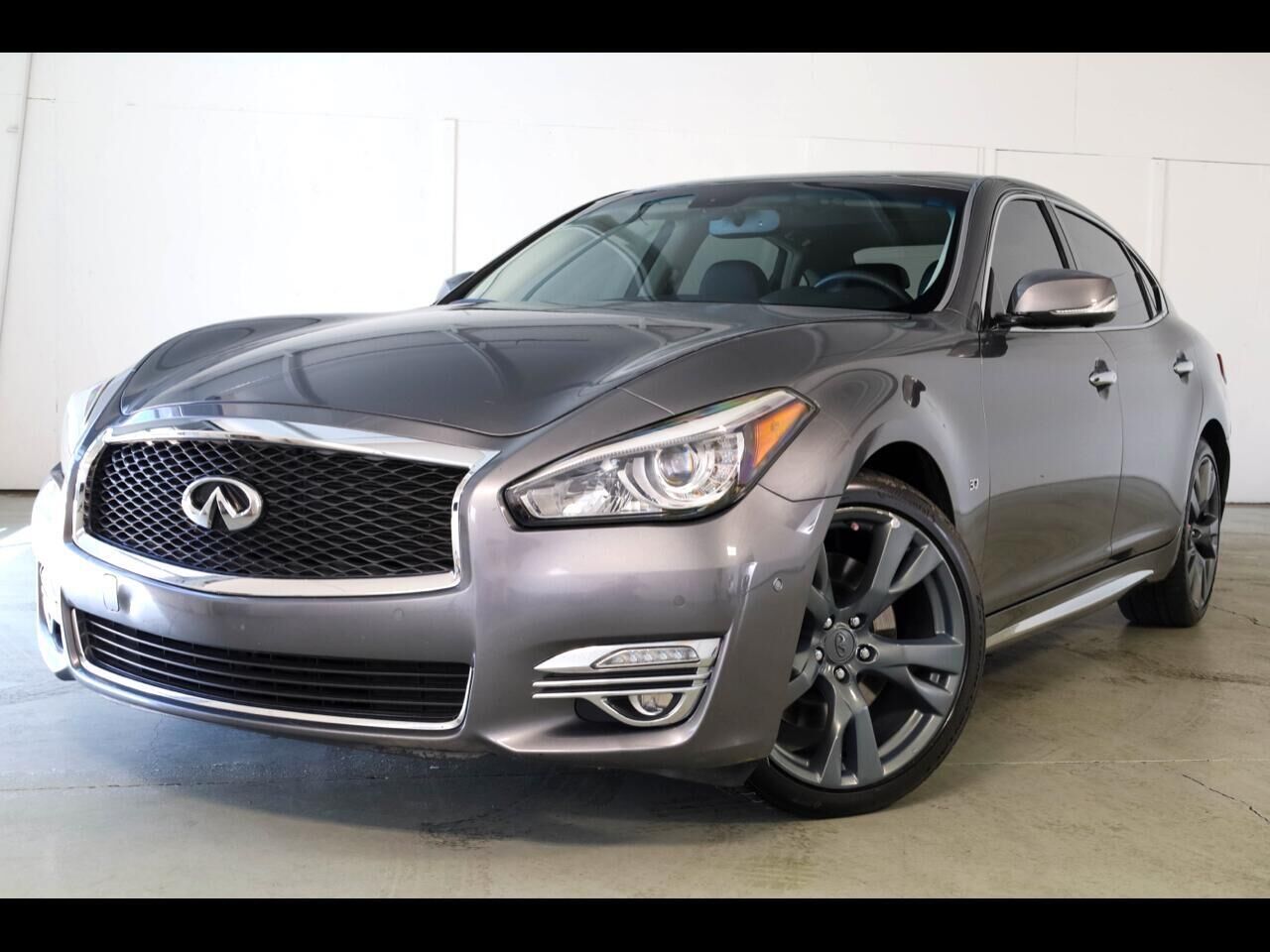 Infiniti Q70L
