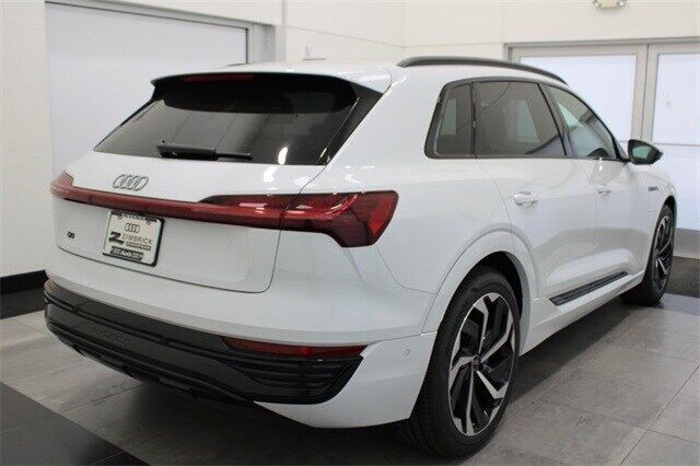 2024 Audi Q8