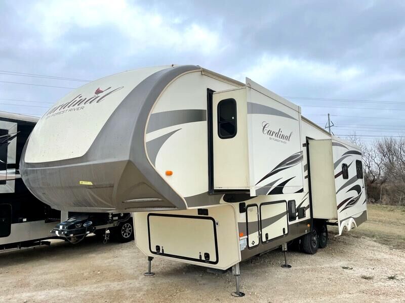 2018 FOREST RIVER Cardinal Towables