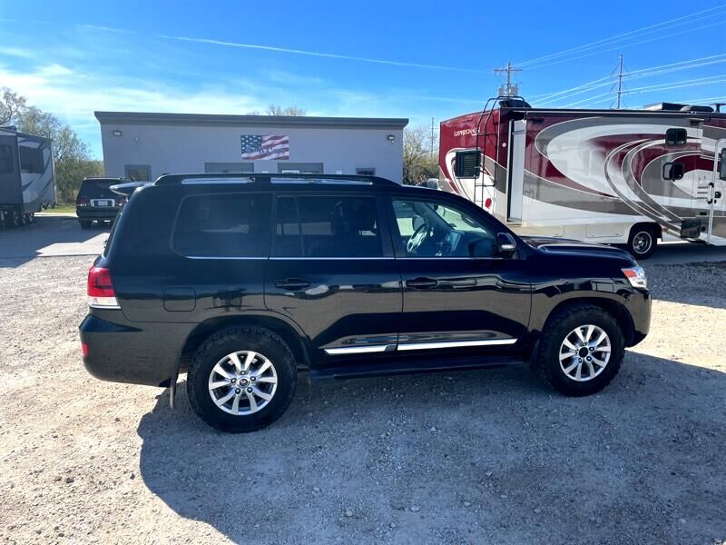 2016 TOYOTA Land Cruiser