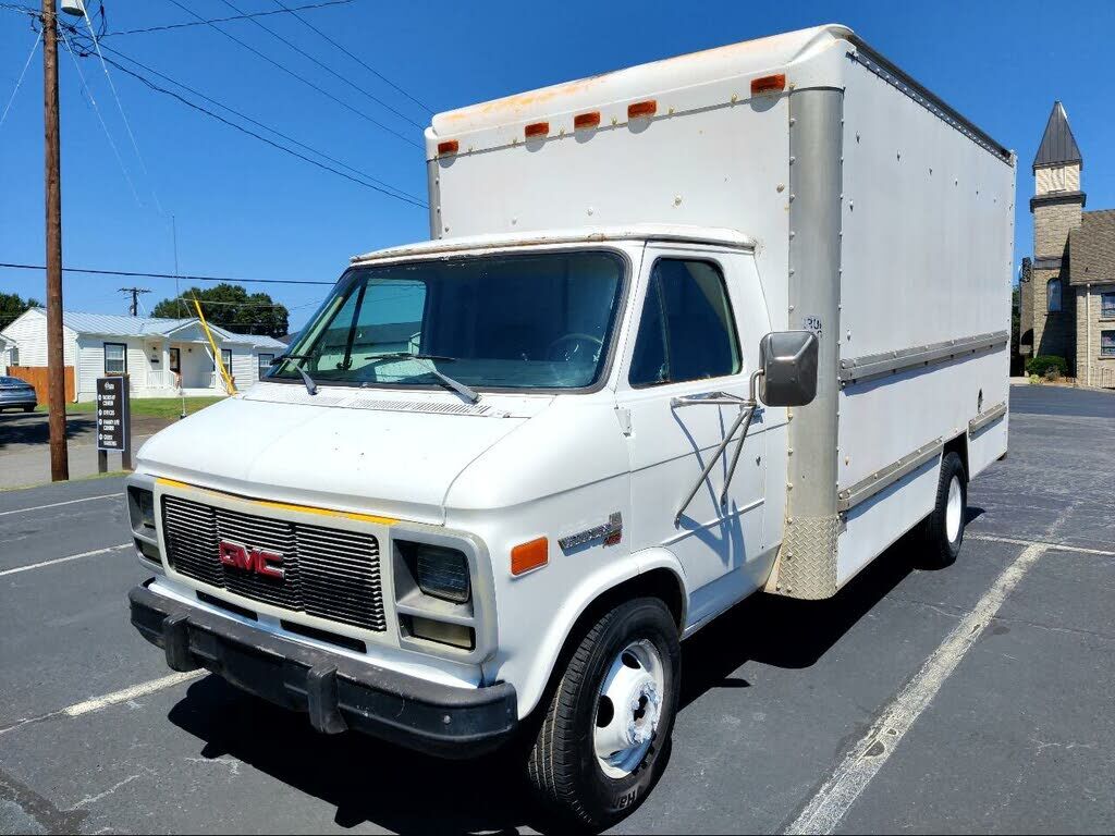 GMC Cutaway Van