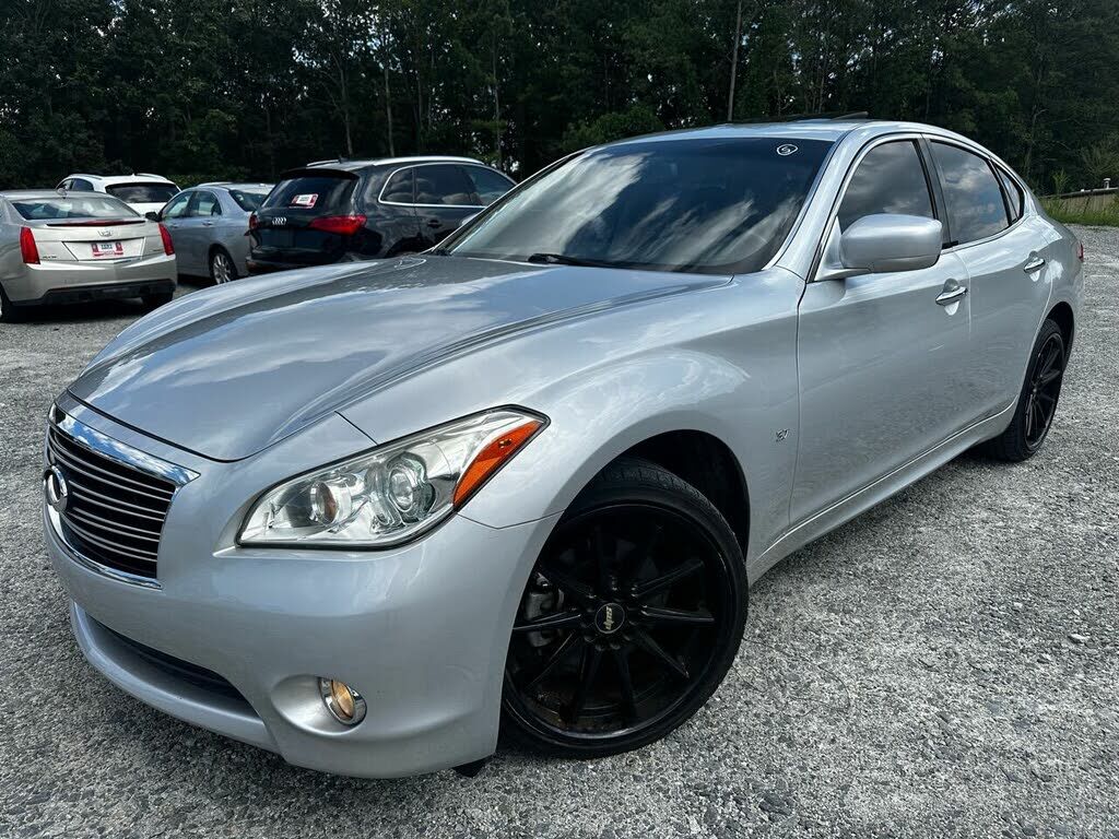 Infiniti Q70