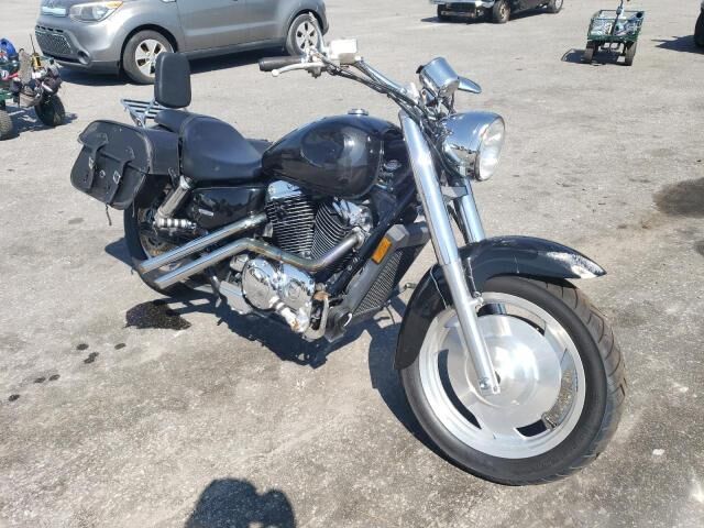 Honda VT1100C2 (SHADOW SABRE)
